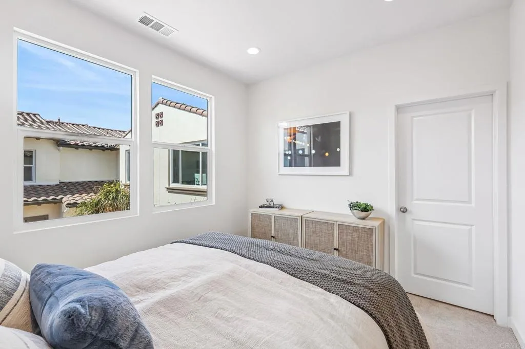 https://cdn.realtyfeed.com/cdn/127/306741833/6a68e4713adbd265bbceda4da07fb3b9.webp