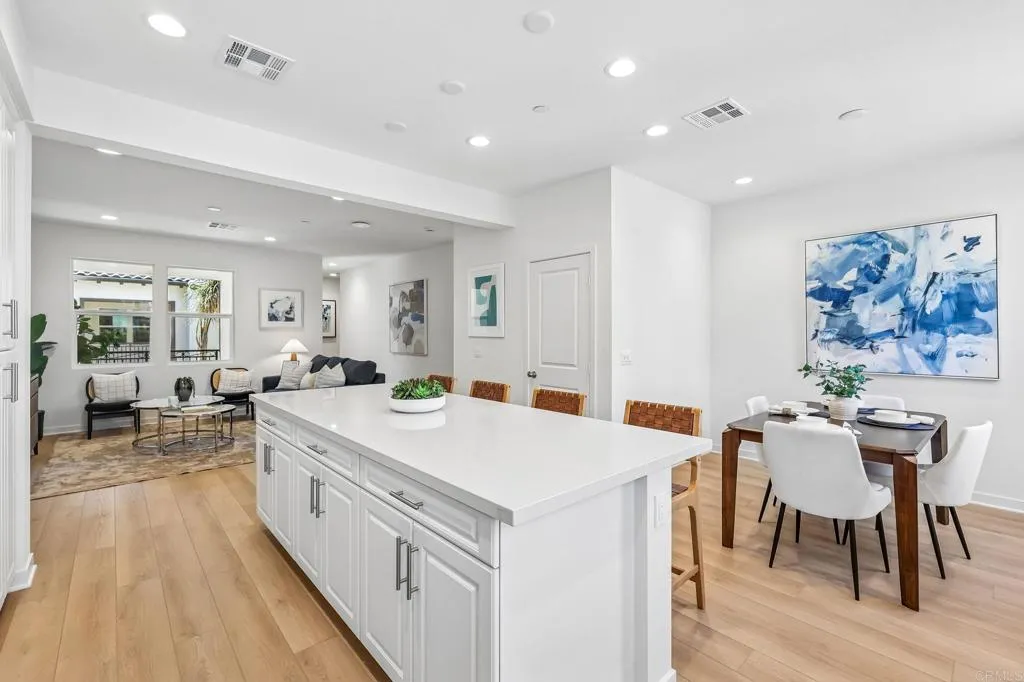 https://cdn.realtyfeed.com/cdn/127/306741833/6dfce7eeb7a4962d19e5aaf71b31e680.webp