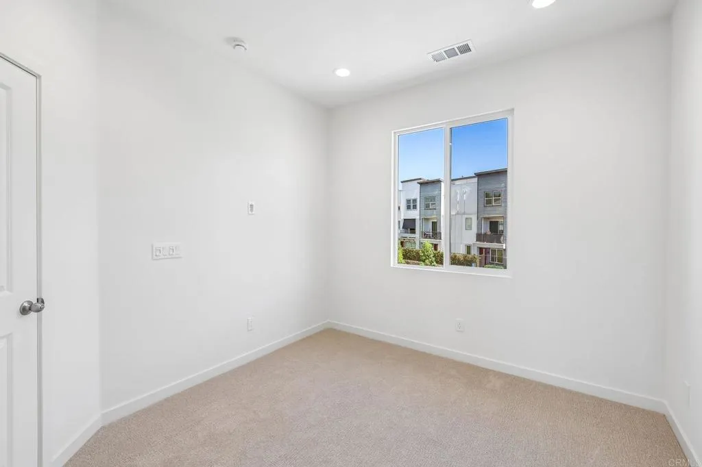 https://cdn.realtyfeed.com/cdn/127/306741833/be40c8f08194721056146d7bdf659a22.webp