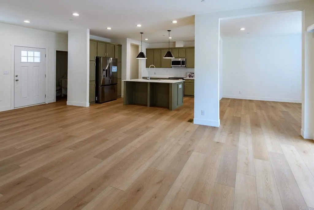 https://cdn.realtyfeed.com/cdn/127/306741855/1fa862da4caced9dd89aef50db65c054.webp