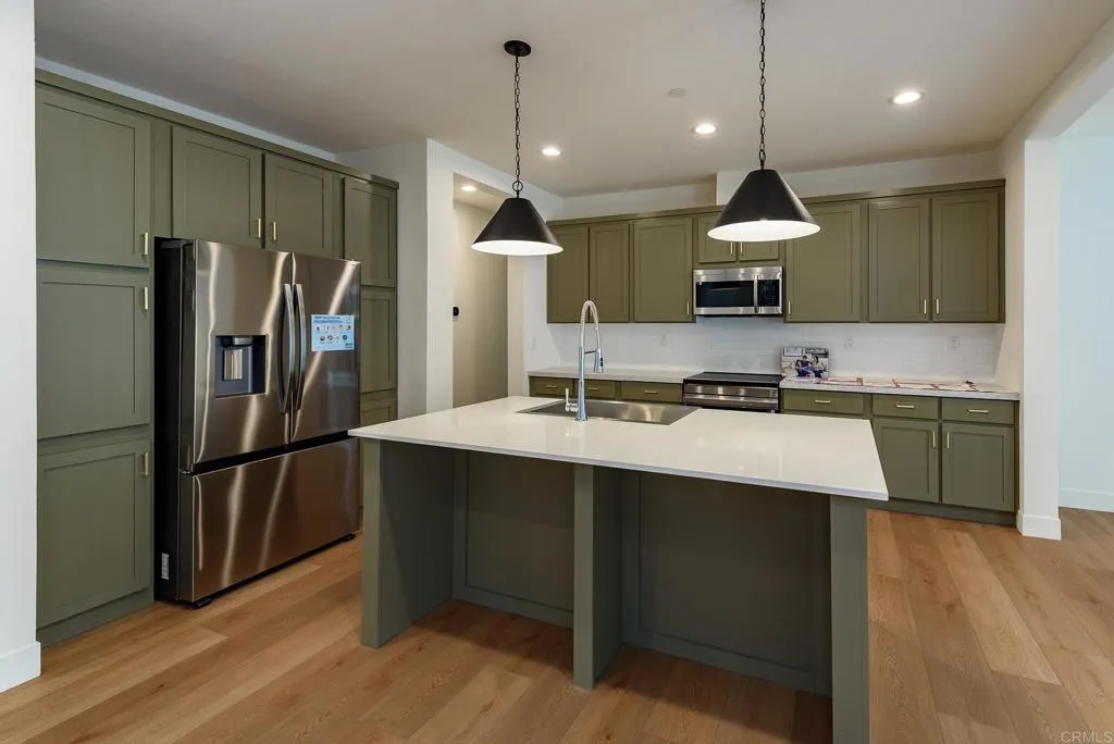 https://cdn.realtyfeed.com/cdn/127/306741855/4c6a4bd0396e5c96a937eeef3e9b734b.webp