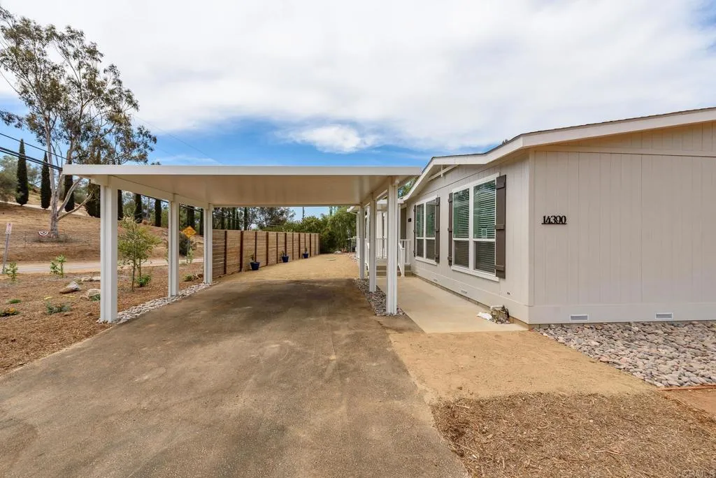 https://cdn.realtyfeed.com/cdn/127/306741855/709844afb8f8ba78a49f0adde37323d8.webp
