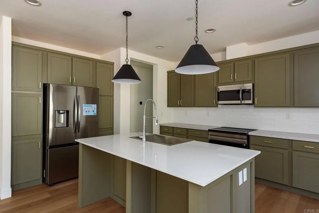 https://cdn.realtyfeed.com/cdn/127/306741855/8eee08e63f5aa904c9226e28c7ec7823.webp