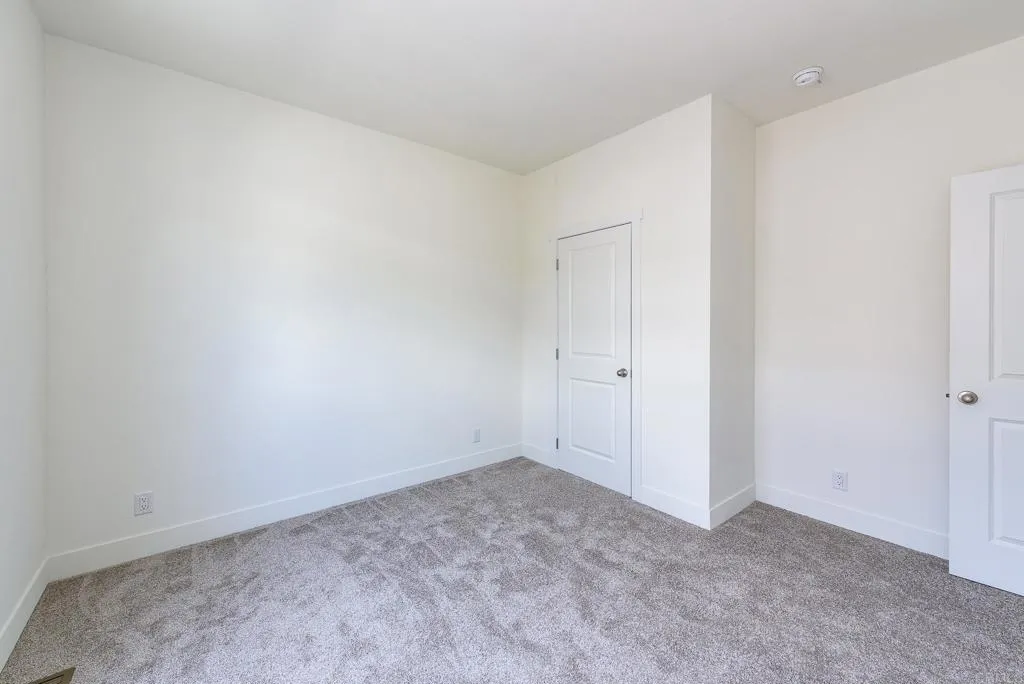 https://cdn.realtyfeed.com/cdn/127/306741855/eb5dc55c9784f6b93f1334cda0aaaa26.webp