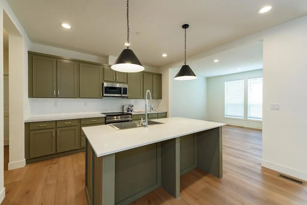 https://cdn.realtyfeed.com/cdn/127/306741855/f0e47089ece38bb36576f0be5f041ea4.webp