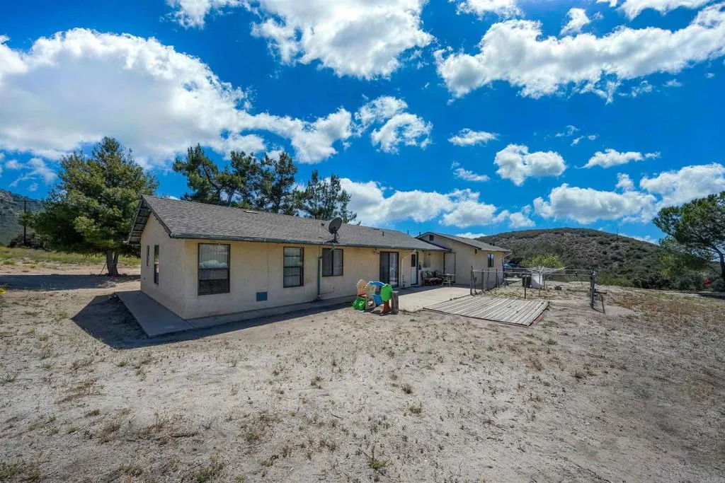 https://cdn.realtyfeed.com/cdn/127/306741906/132f7c9201d983623d22ef248c8db187.webp
