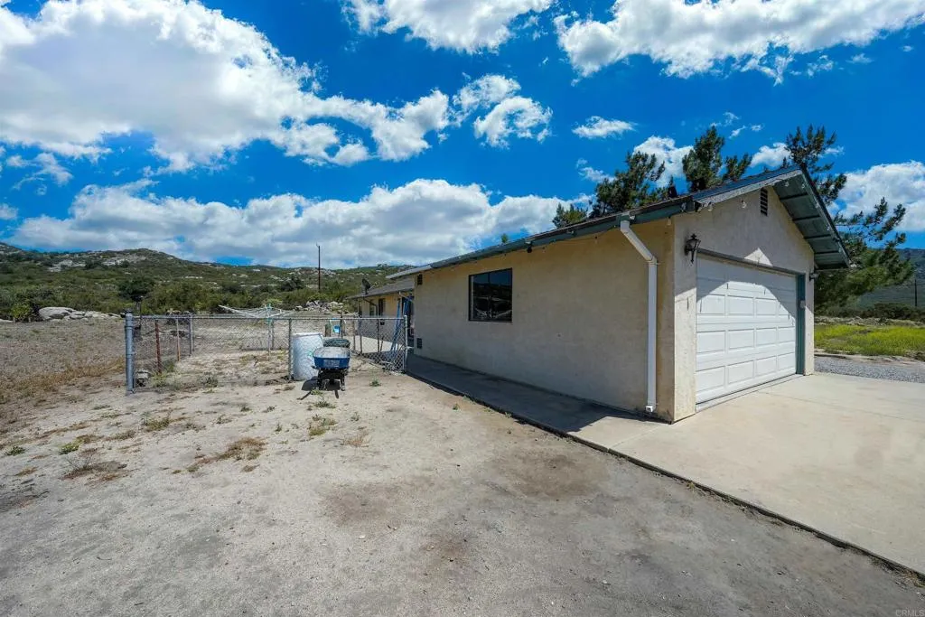 https://cdn.realtyfeed.com/cdn/127/306741906/362524ae10bf40bd66be003ac80b0319.webp