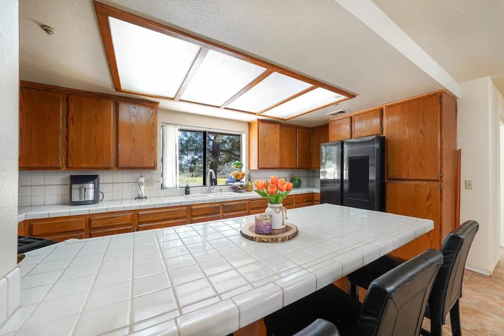 https://cdn.realtyfeed.com/cdn/127/306741906/beb2c2557ec39570cb82afd7f30855cb.webp