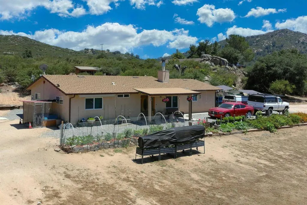 https://cdn.realtyfeed.com/cdn/127/306741909/475d9e6ac943427ba501ca01c599758e.webp