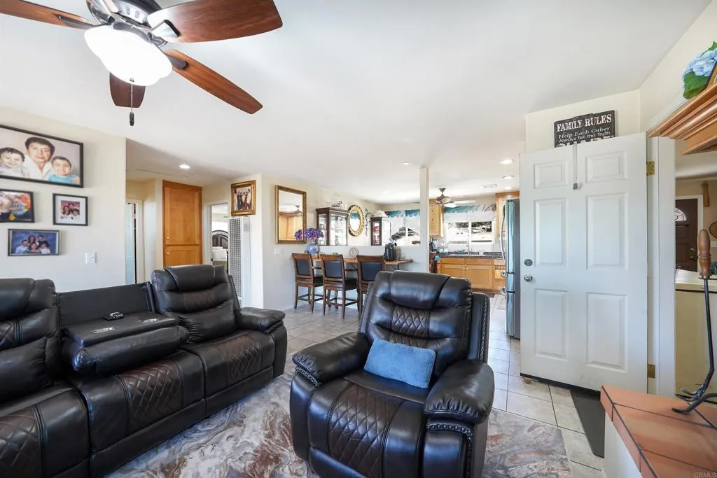 https://cdn.realtyfeed.com/cdn/127/306741909/7761206bc8a5ebb20160459ee79d4ae9.webp