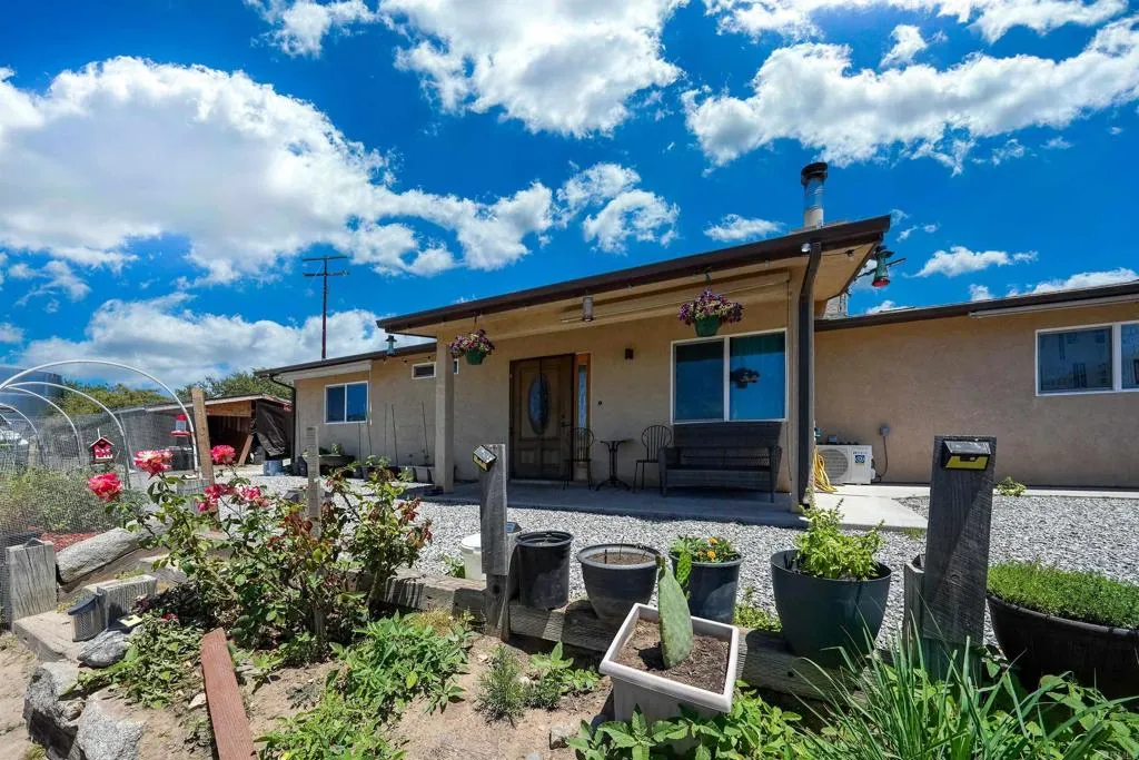 https://cdn.realtyfeed.com/cdn/127/306741909/78e17098734c821275d5a4afdf3f527e.webp
