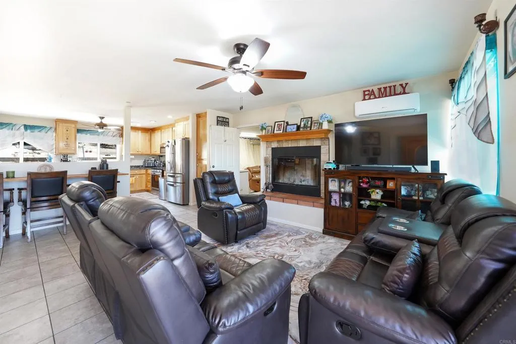 https://cdn.realtyfeed.com/cdn/127/306741909/7aa0a87e946ad383e81fafc75cd24968.webp