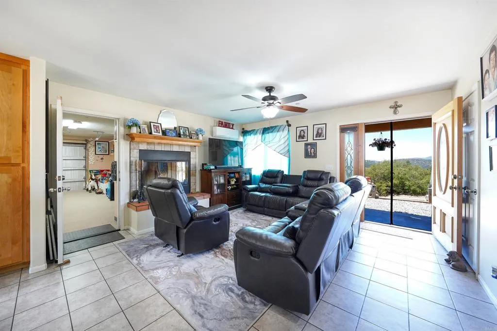 https://cdn.realtyfeed.com/cdn/127/306741909/d7419c4826b4ce085895a4f7e6b9b978.webp