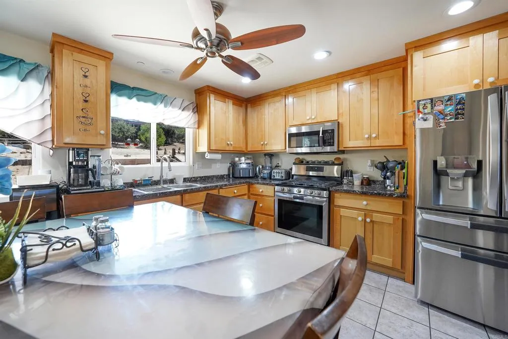 https://cdn.realtyfeed.com/cdn/127/306741909/f2b4b9fb8287d6f5949b1806b4856f28.webp