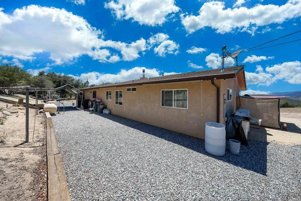 https://cdn.realtyfeed.com/cdn/127/306741909/fbceef7b96a8b425420b60b9a996db47.webp