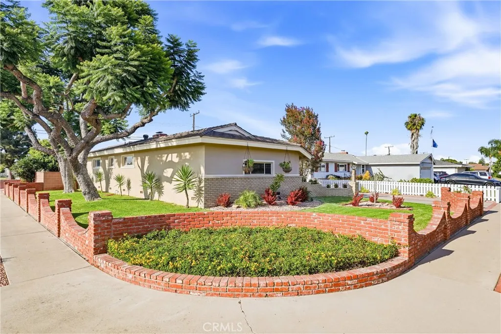 10051 Brookside Dr.