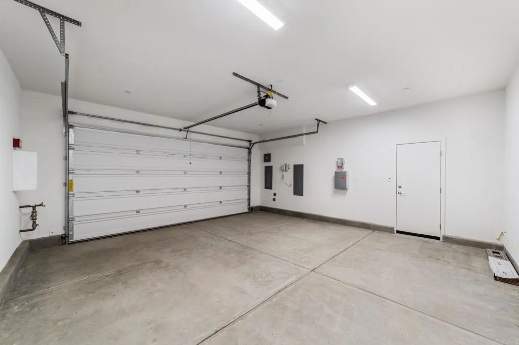 https://cdn.realtyfeed.com/cdn/127/306741939/1b78a43a933022801402b8b57696f1f7.webp