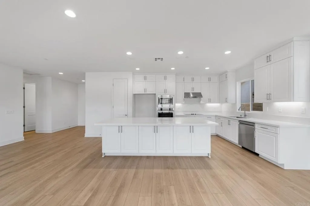 https://cdn.realtyfeed.com/cdn/127/306741939/2fb8c69695aa38ee38c18082b0953edd.webp
