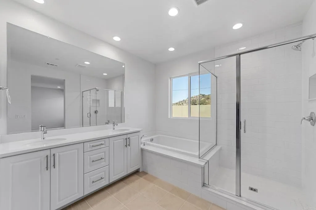 https://cdn.realtyfeed.com/cdn/127/306741939/f5f3f73cdcb34ad77da320d258b4df31.webp