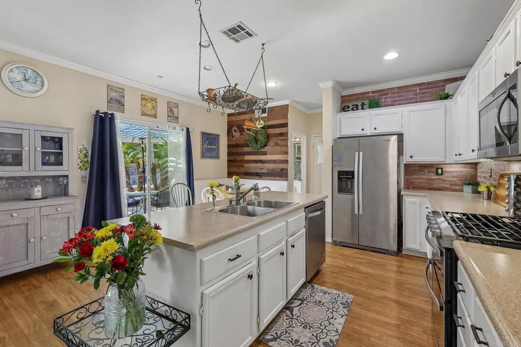 https://cdn.realtyfeed.com/cdn/127/306741940/0a0e2f833cb67c0c1791333e57811cbc.webp