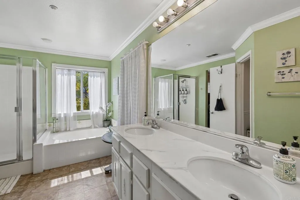 https://cdn.realtyfeed.com/cdn/127/306741940/8b9de672e610eab4a4db9b968d8ee4f7.webp