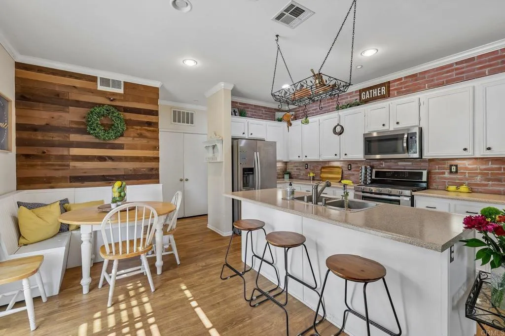 https://cdn.realtyfeed.com/cdn/127/306741940/e3143a4b9ede0580ea654e456273761f.webp