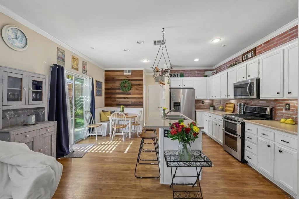 https://cdn.realtyfeed.com/cdn/127/306741940/f619eefd43e86773908872f92d048cd9.webp
