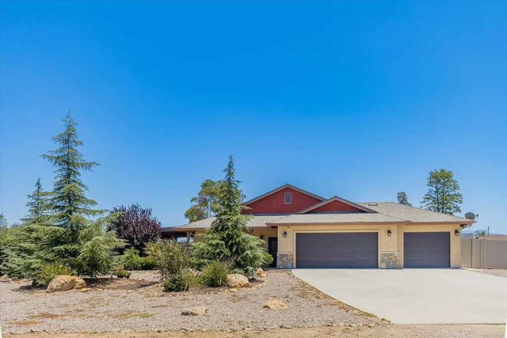 https://cdn.realtyfeed.com/cdn/127/306741971/4dfdbeac5db0f0046de4a6bfcec3ef95.webp