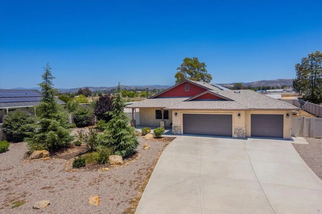 https://cdn.realtyfeed.com/cdn/127/306741971/742007ebeda68329cc2b2afec93b4896.webp