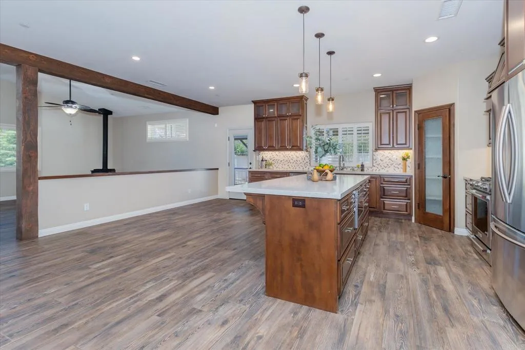 https://cdn.realtyfeed.com/cdn/127/306741971/8a356846f2eb49a197ab80e6fcaf5eb2.webp