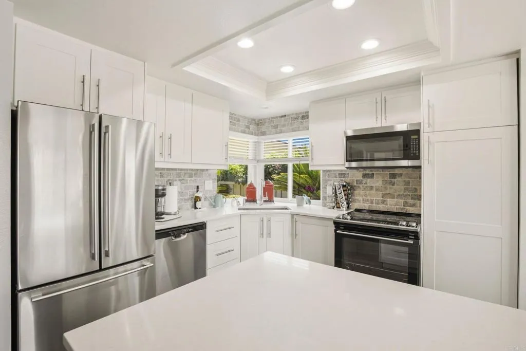 https://cdn.realtyfeed.com/cdn/127/306741982/3ba13944768847d1966a1b0165c1ec41.webp