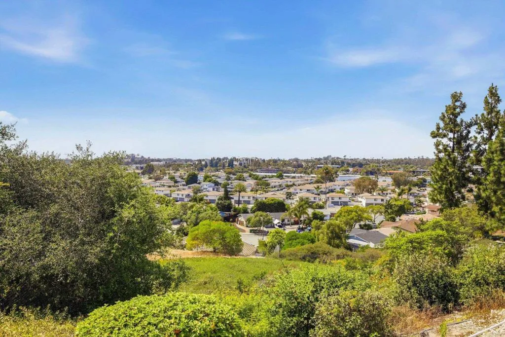 https://cdn.realtyfeed.com/cdn/127/306741982/cea50a5684dca441ae7f4c32fb580120.webp