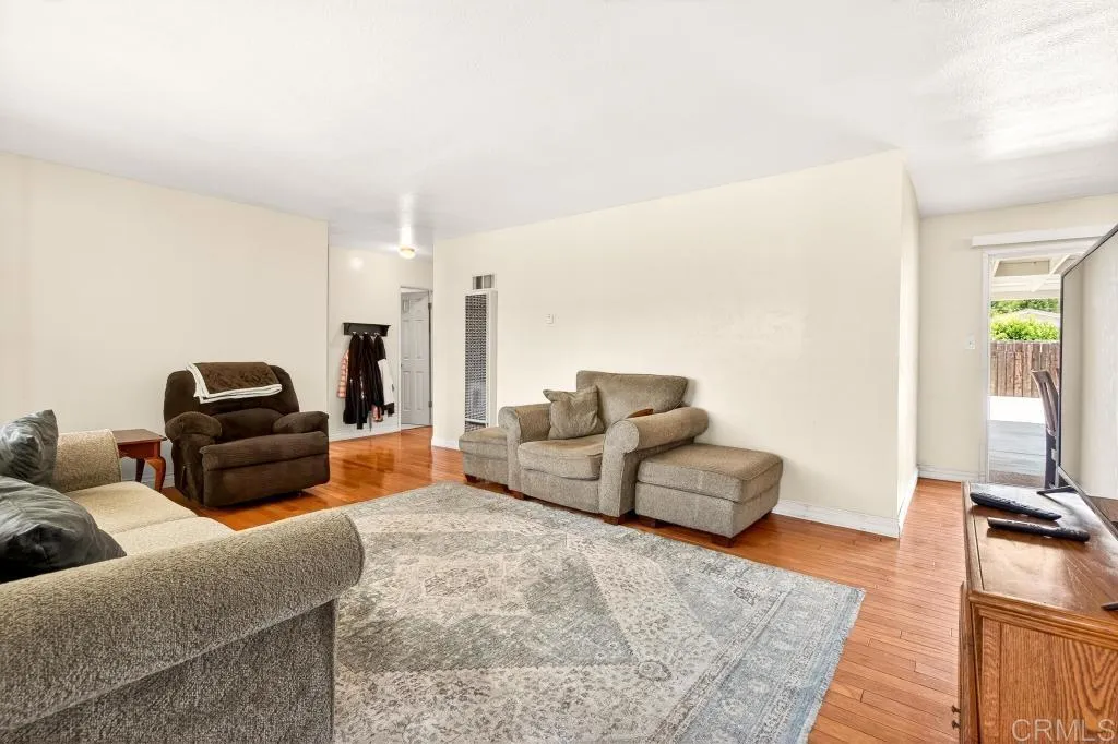 https://cdn.realtyfeed.com/cdn/127/306741987/c3da493bb6284b9d482d43f7dd00609b.webp