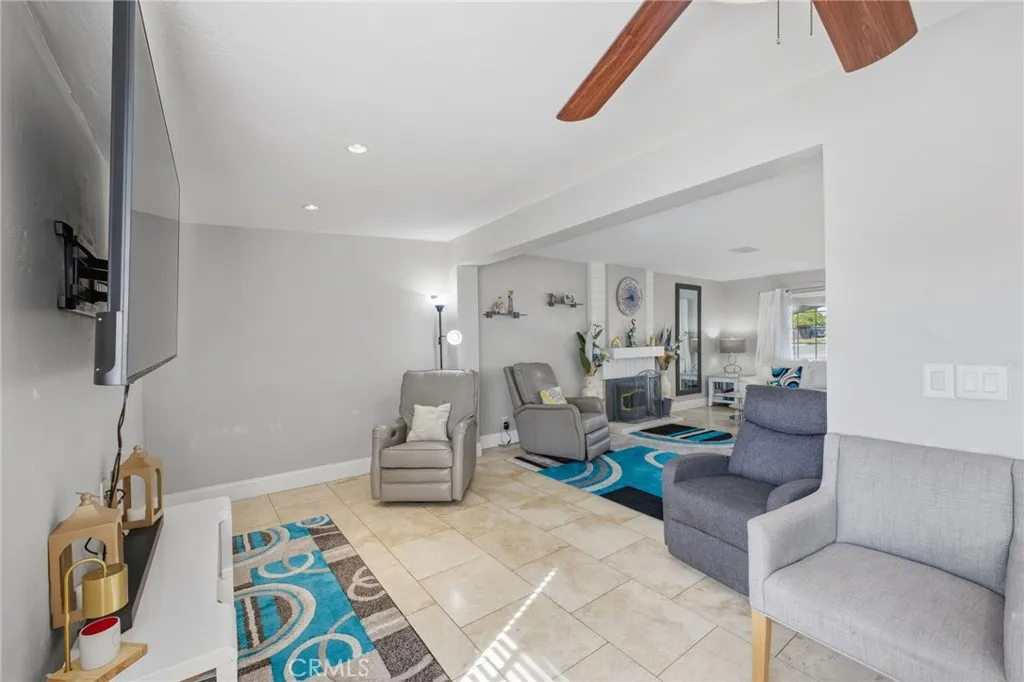 https://cdn.realtyfeed.com/cdn/127/306741993/3554c63408c08d4f6833b424290582ba.webp