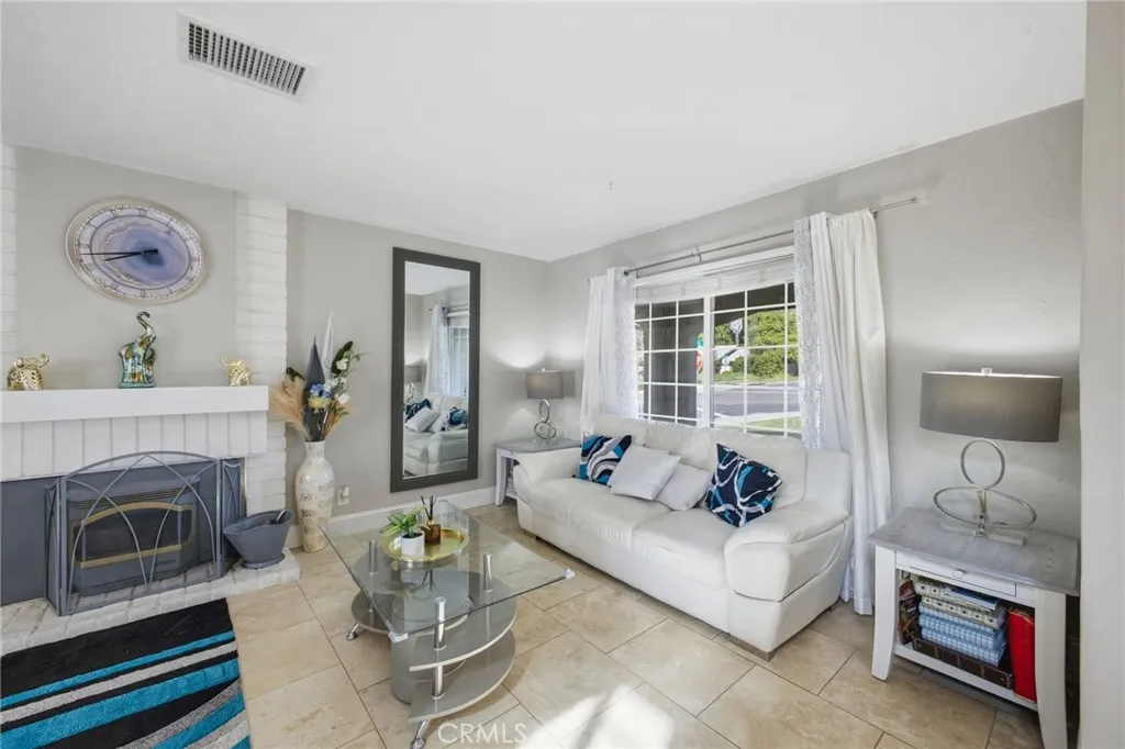 https://cdn.realtyfeed.com/cdn/127/306741993/8df3a2c0e3230bd2621954adeb360fc9.webp