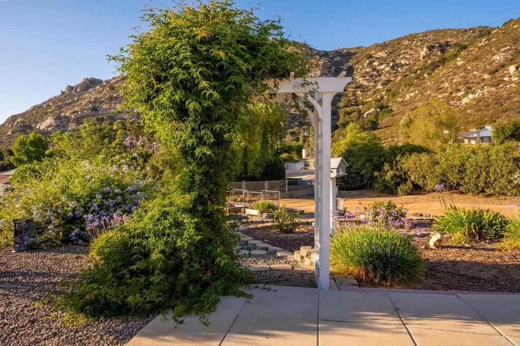 https://cdn.realtyfeed.com/cdn/127/306742063/7cea4bc5a88a85b429d316c7d0b83b9c.webp