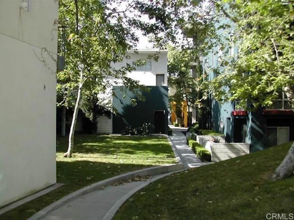 https://cdn.realtyfeed.com/cdn/127/306742068/34b25a80cfcb6d1d042b62ba5569f0db.webp