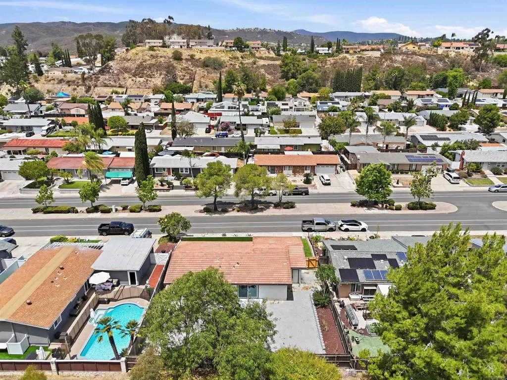 https://cdn.realtyfeed.com/cdn/127/306742076/33399aea68a7653a51dbf8c06dfdfa7c.webp