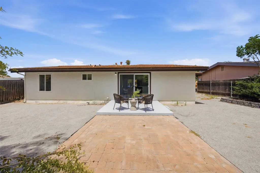 https://cdn.realtyfeed.com/cdn/127/306742076/832e19c832d11511ba514f34cfd5b82f.webp