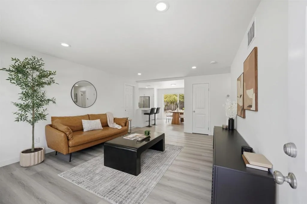 https://cdn.realtyfeed.com/cdn/127/306742076/ed508d04ac25686f6e1765786ed1c130.webp