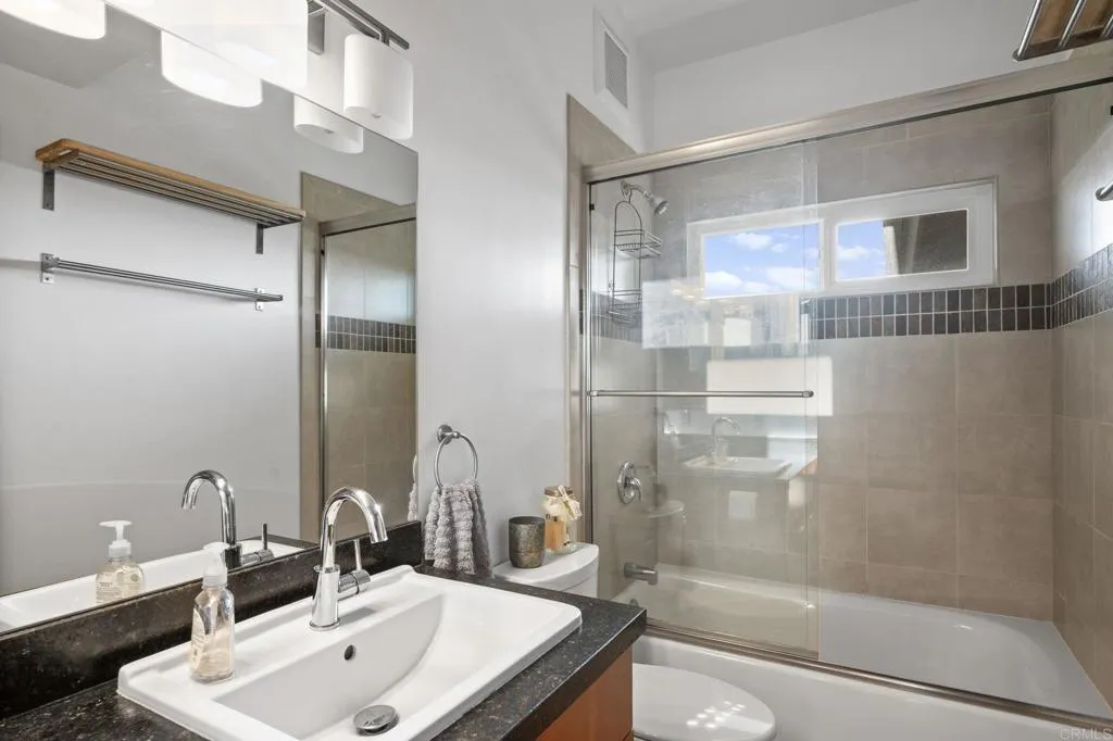 https://cdn.realtyfeed.com/cdn/127/306742093/05a590a5cd9b3d90fefd27a20fd2e187.webp