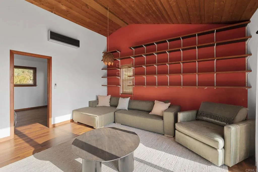 https://cdn.realtyfeed.com/cdn/127/306742093/55e8bdd68ffaede11037ace659d741c9.webp