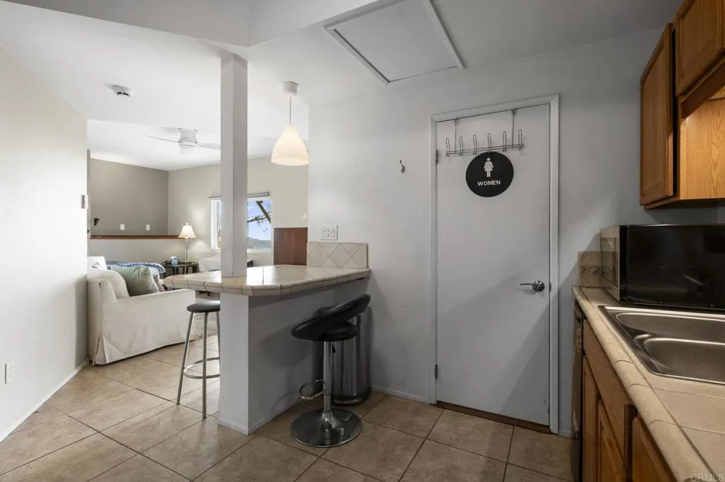 https://cdn.realtyfeed.com/cdn/127/306742093/7e24a75bf2ab3b103a4e666645d9f6bd.webp
