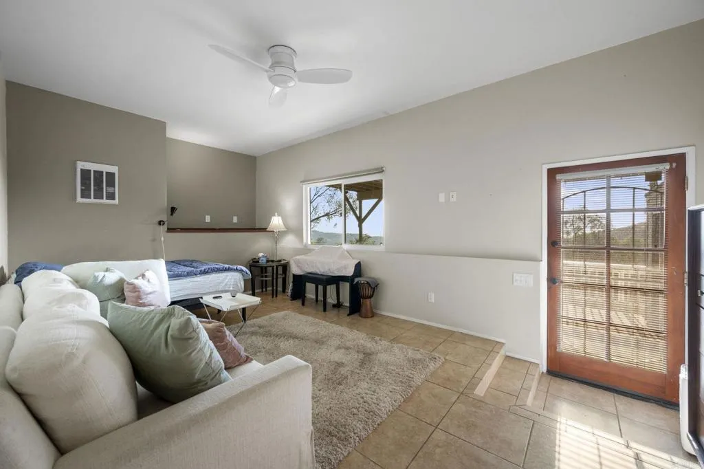 https://cdn.realtyfeed.com/cdn/127/306742093/8c50734dead7eb925bf456bfc4834da2.webp