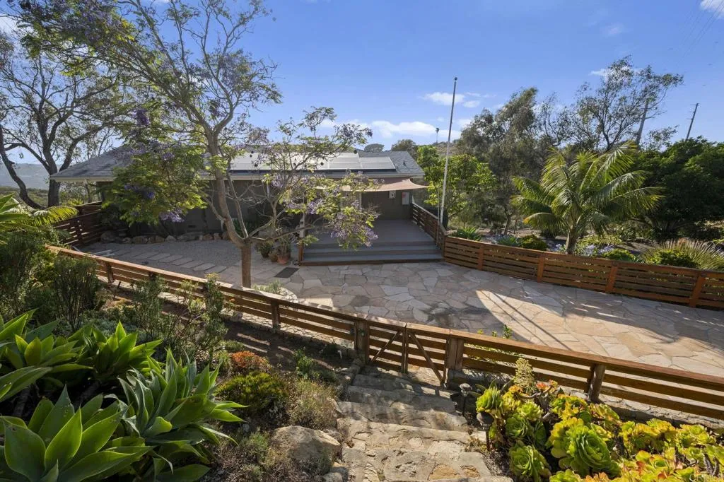 https://cdn.realtyfeed.com/cdn/127/306742093/fb7b69552f21f10574fdc4d5617e418b.webp