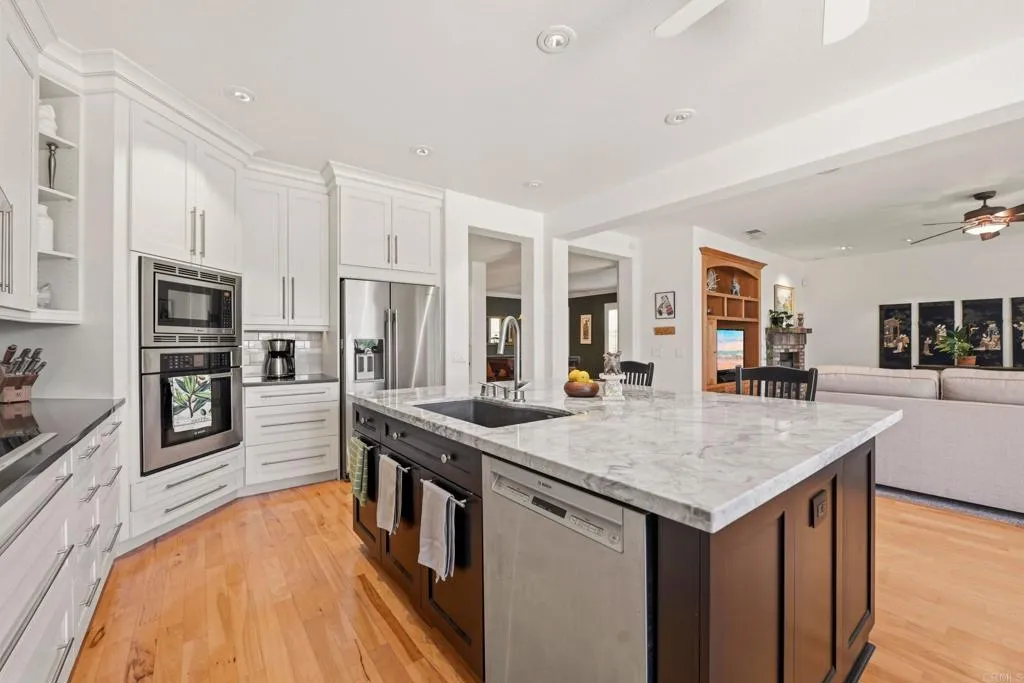 https://cdn.realtyfeed.com/cdn/127/306742140/54485e2ea1aaecaf498eb59884c665b9.webp