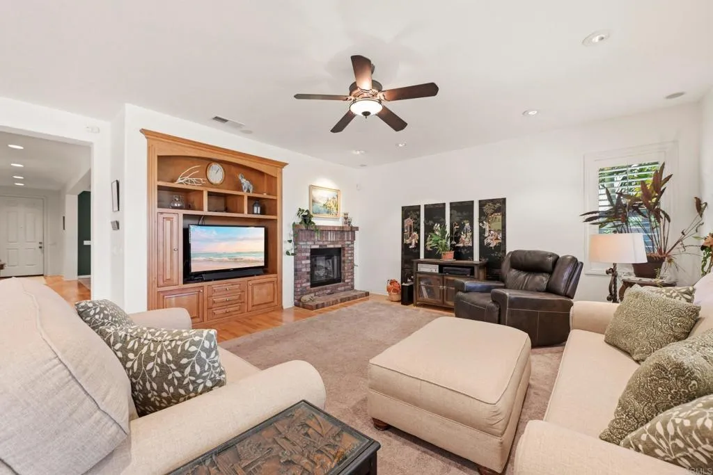 https://cdn.realtyfeed.com/cdn/127/306742140/759c6effff3222f946bae8423cfde78e.webp