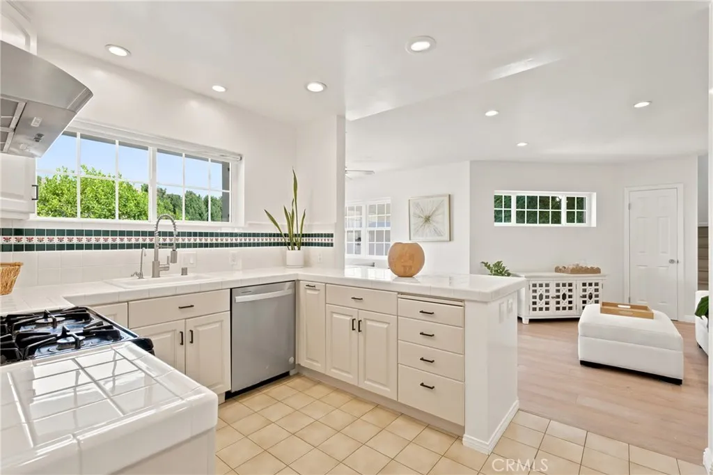 11822 Exposition Boulevard, Los Angeles, CA 90064 - Photo 2 of 44, Los Angeles, CA