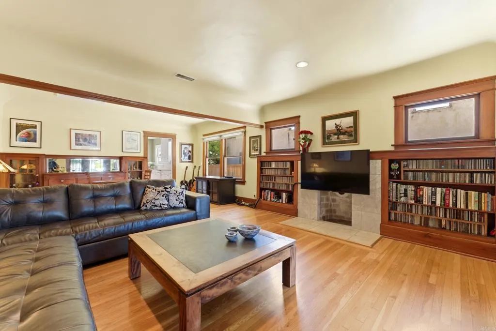 https://cdn.realtyfeed.com/cdn/127/306742191/1a0be7edf798294af2ea77a67a8fe545.webp