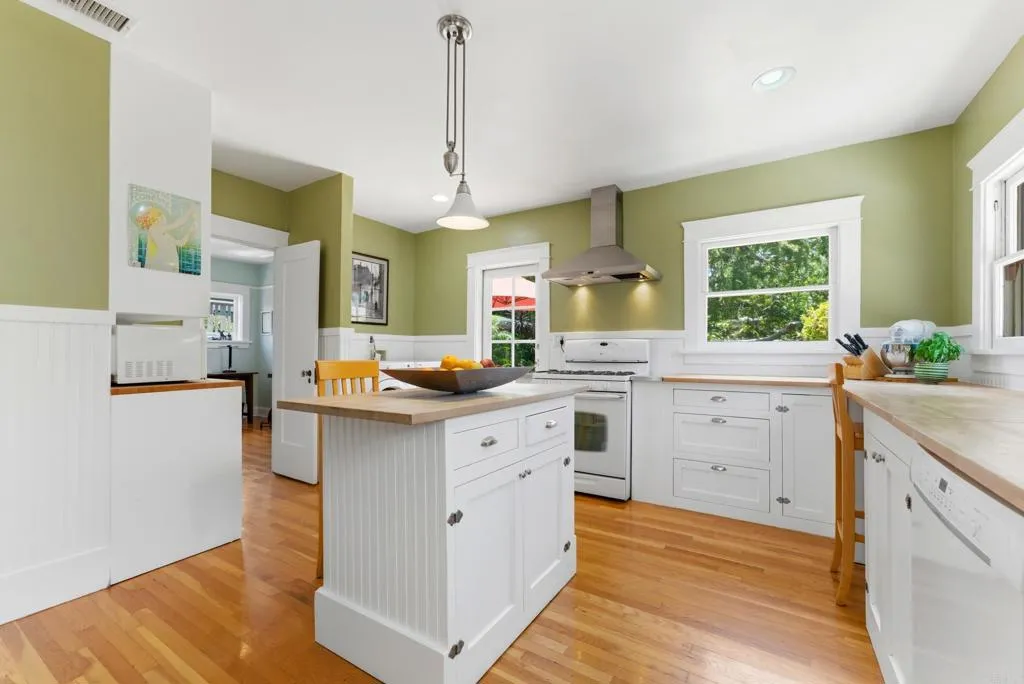 https://cdn.realtyfeed.com/cdn/127/306742191/c4ae029b9b418208d330a133bc9e0639.webp